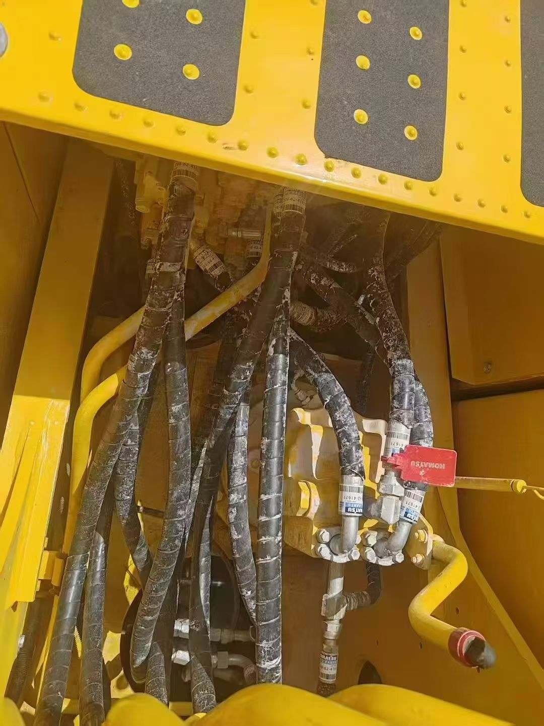 Used Komatsu PC200 Hydraulic Excavator - Image 8