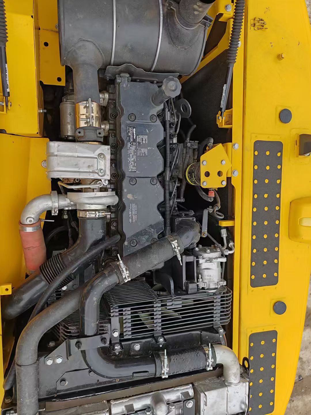 Used Komatsu PC200 Hydraulic Excavator - Image 9