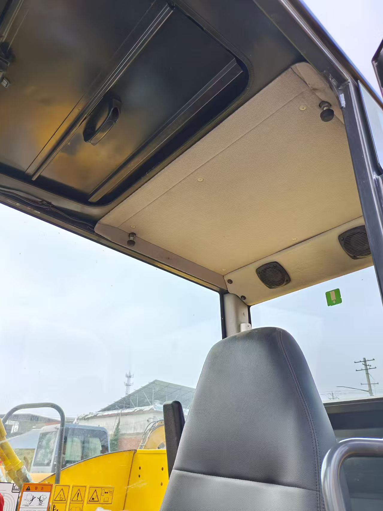 Komatsu PC60 Excavator - Image 3