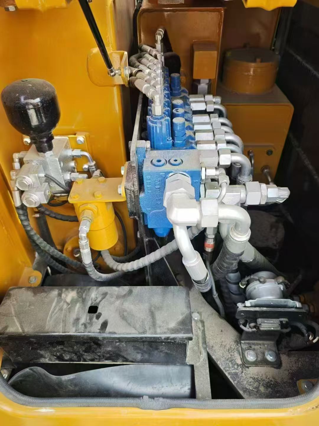 Used SANY SY60C Compact Excavator - Image 4