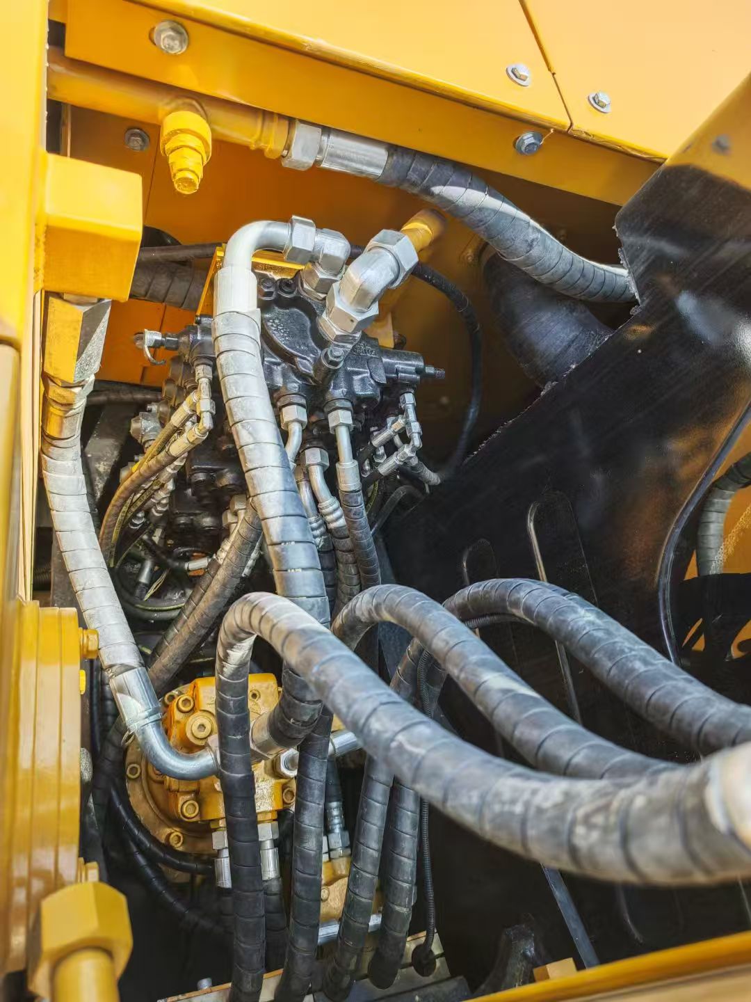 Used SANY SY95C Compact Excavator - Image 4