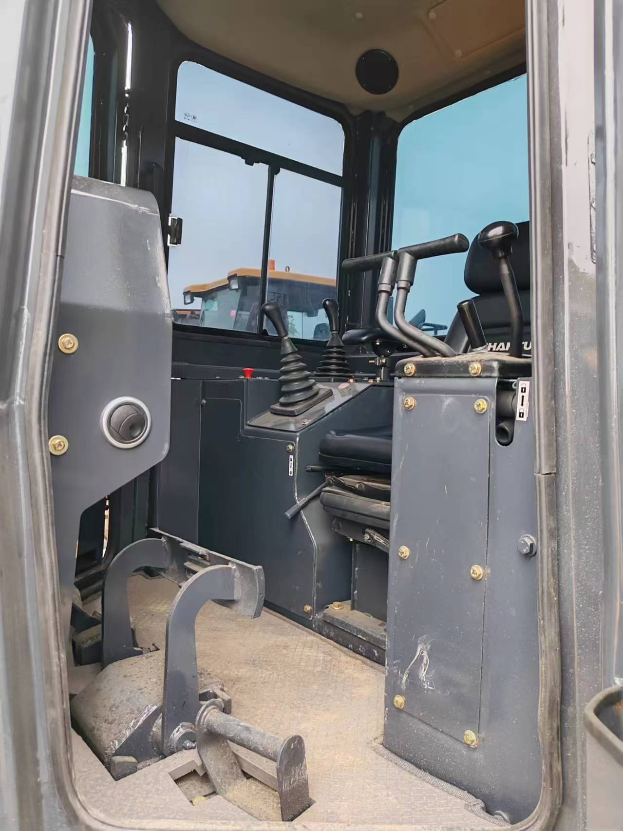 Used Shantui D22 Bulldozer - Image 8